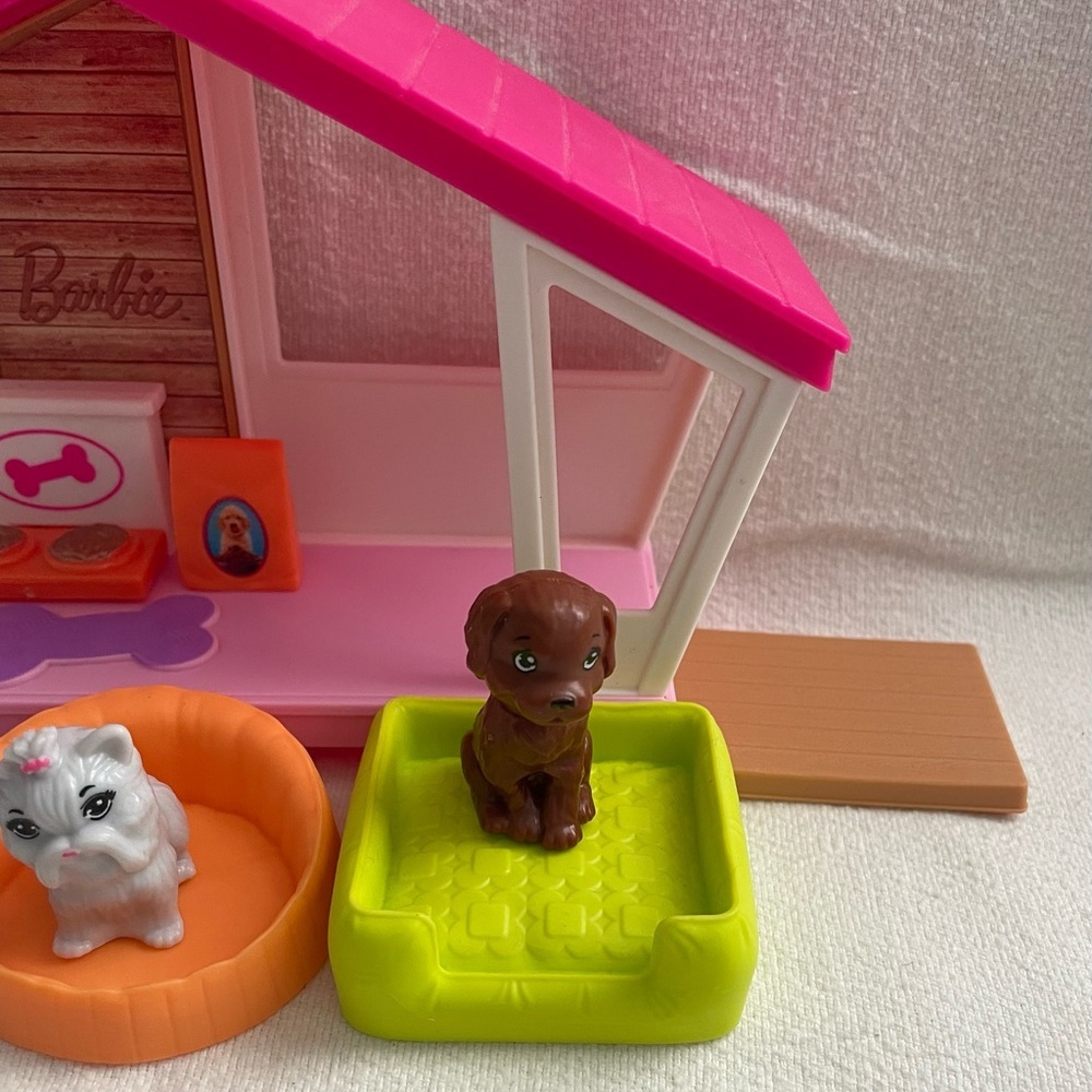 Barbie Pink Pet House with Orange and Lime Pet Beds - Picture 3 of 5